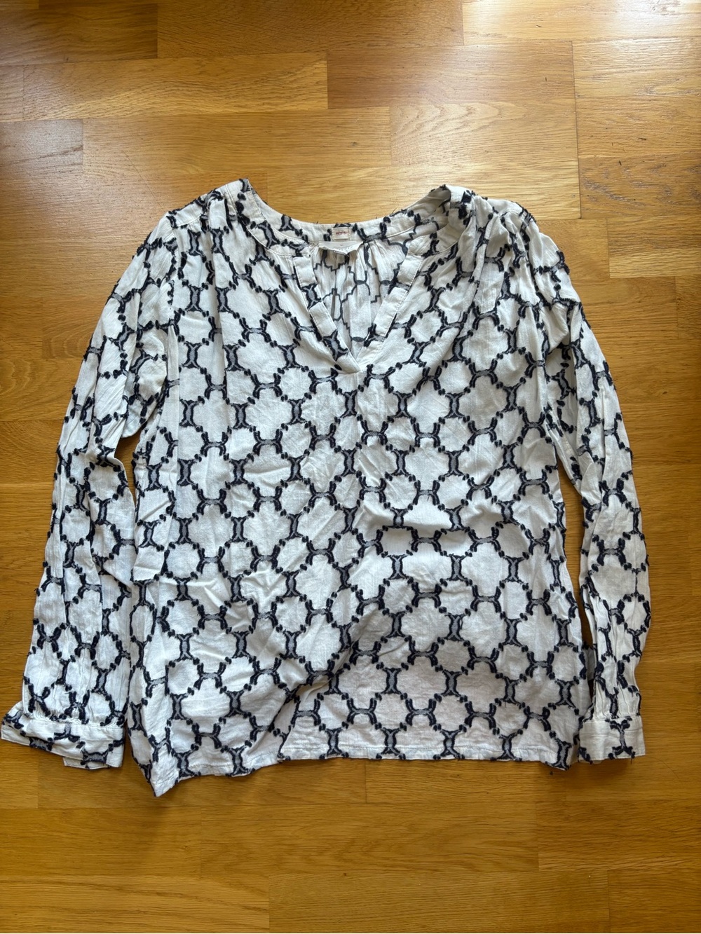 LOFT White Long-Sleeve V-Neck Top with Navy Geometric Print